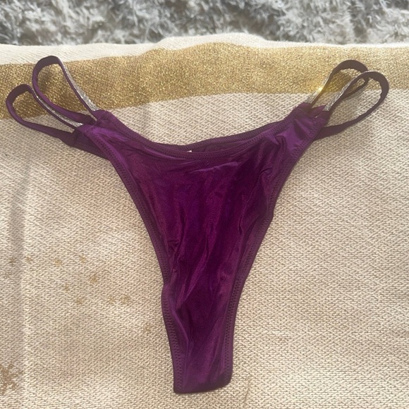 Victoria’s Secret Thong - Picture 3 of 4